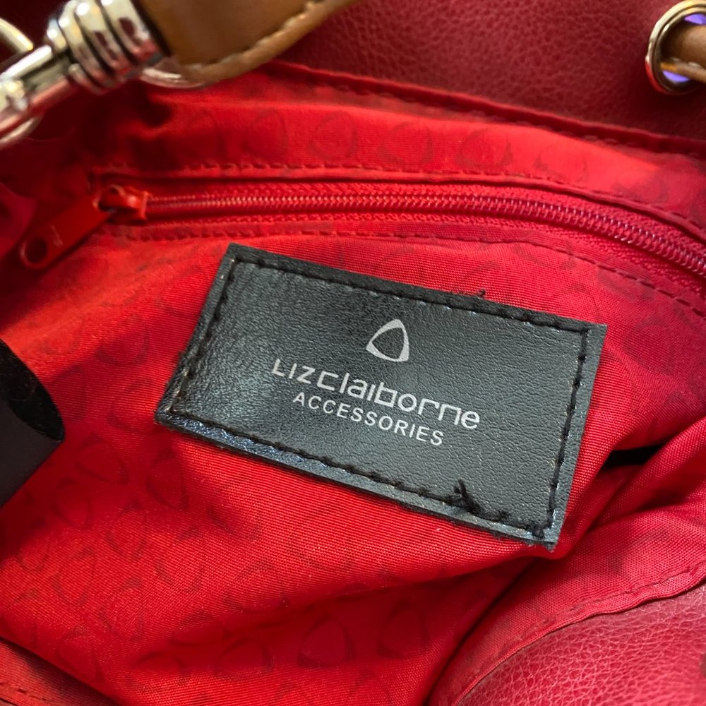 📌Liz Claiborne Great Locking Handbag space for a lot of stuff - Picture 11 of 14